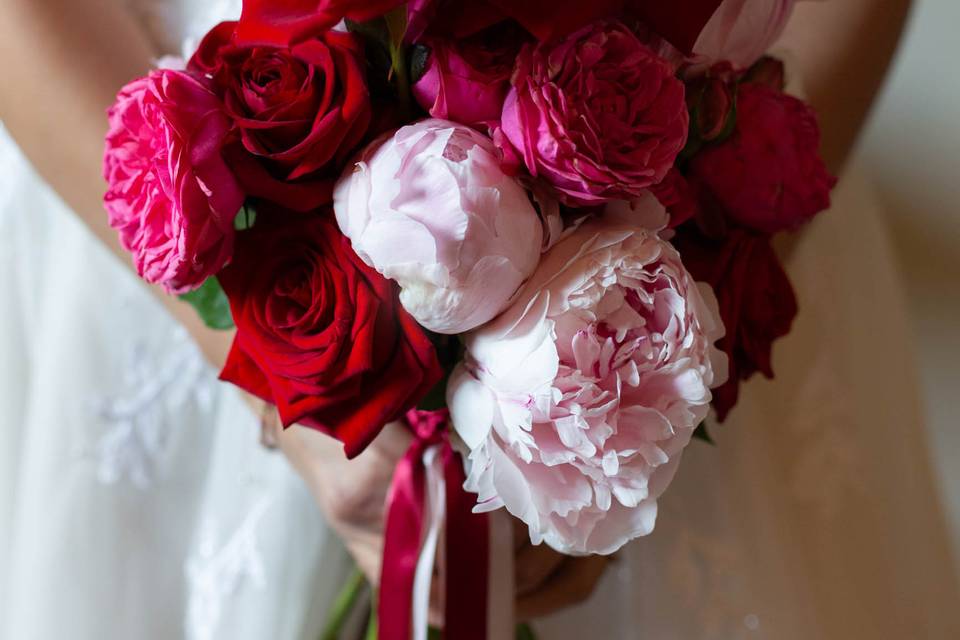 Bouquet da sposa peonie e rose