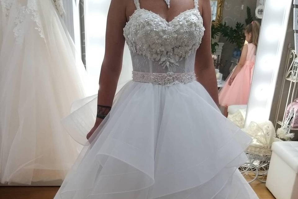 Abito da sposa con sbalzi