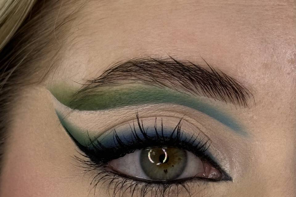 Cut crease