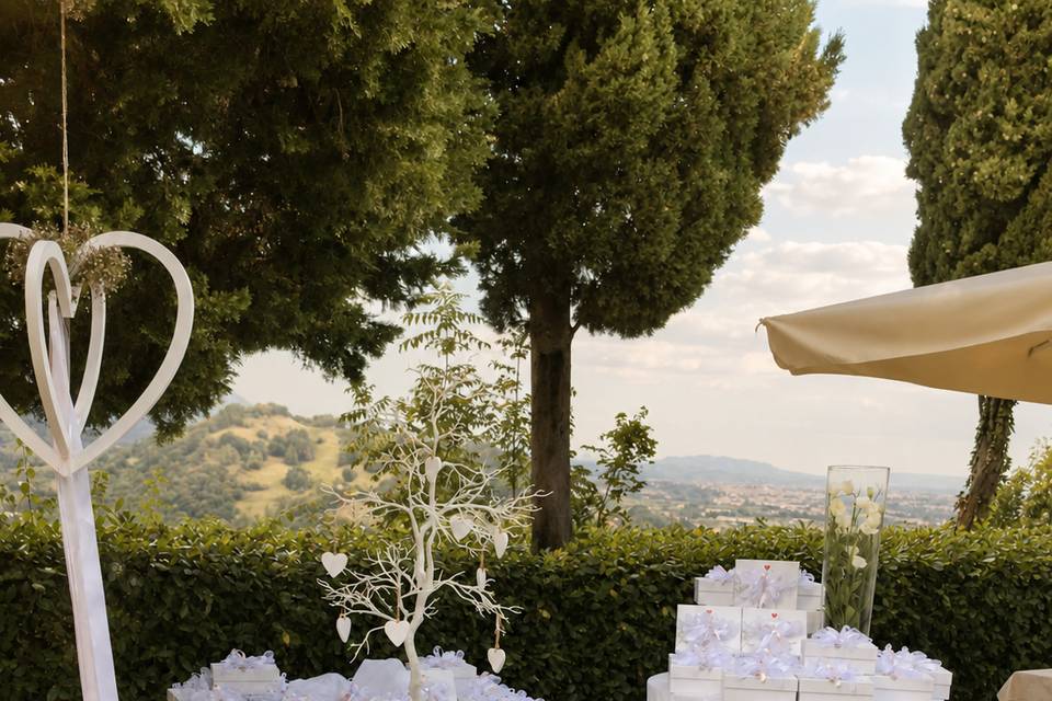 Allestimento tavolo bomboniere