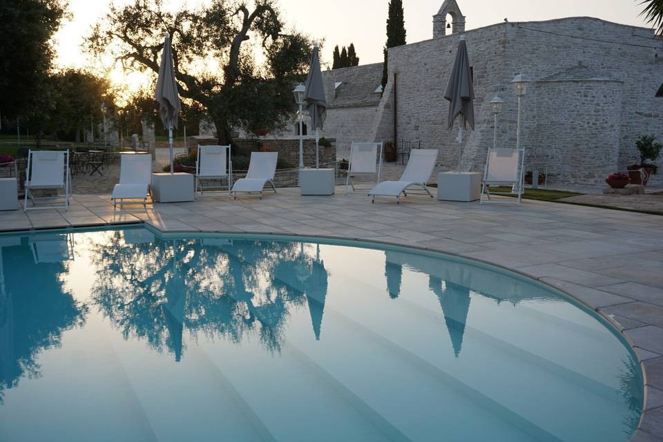 Piscina al tramonto