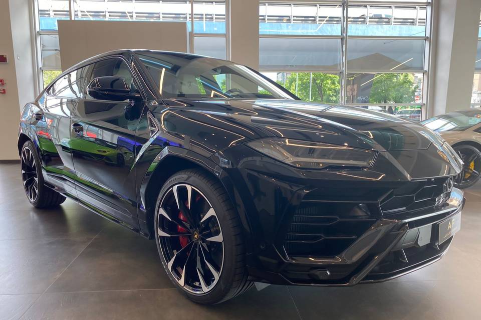 Lamborghini urus nero