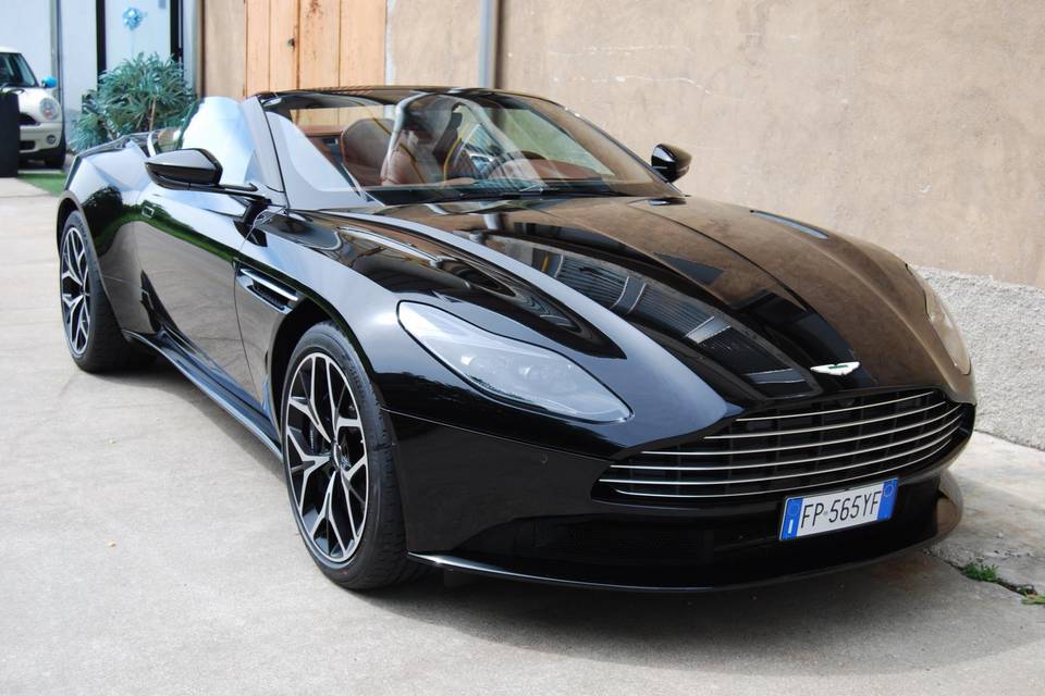 Aston martin db 11