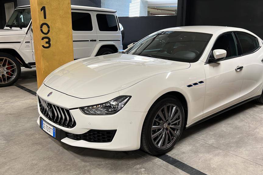 Maserati Ghibli bianca