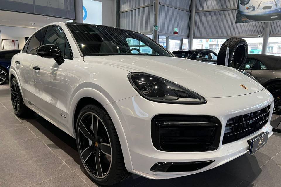 Porsche cayenne bianco