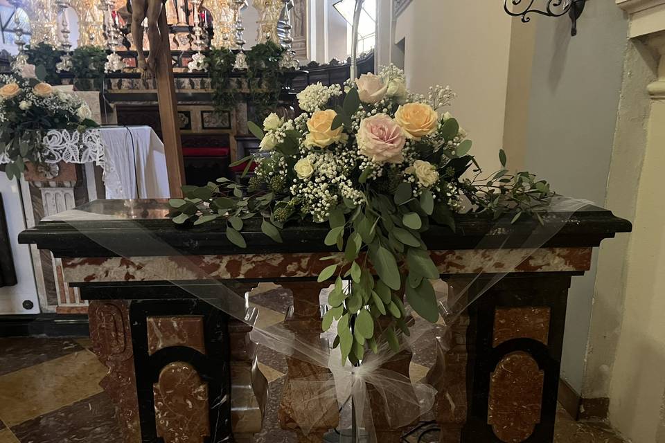 Fiori-matrimonio-chiesa-rose