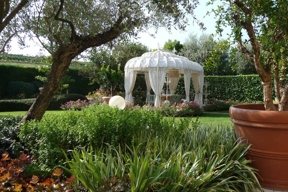 Giardino e gazebo