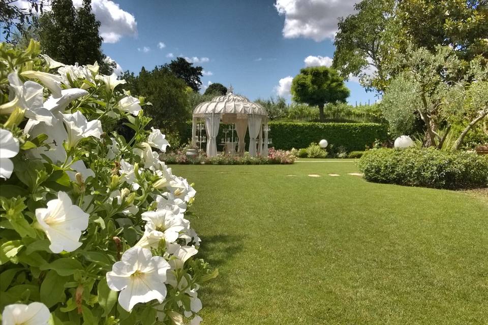 Giardino e gazebo