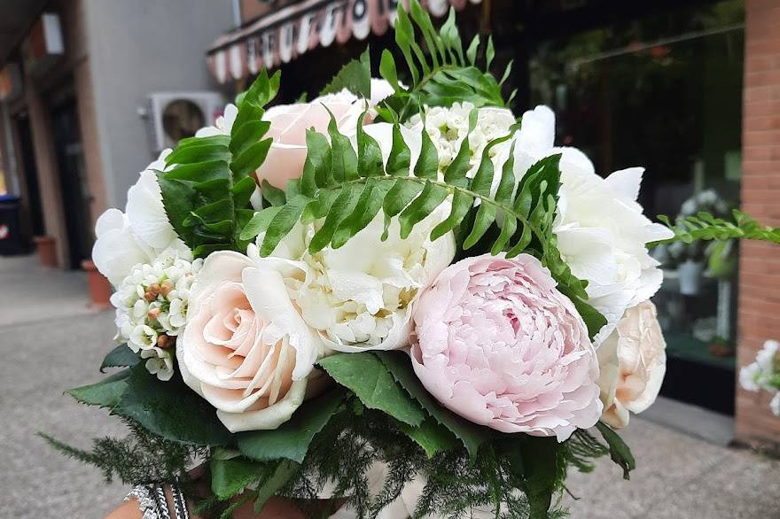 Bouquet felce e peonie