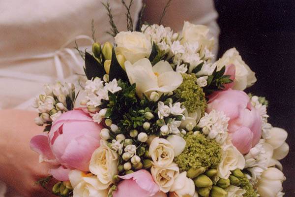 Bouquet fresie e peonie