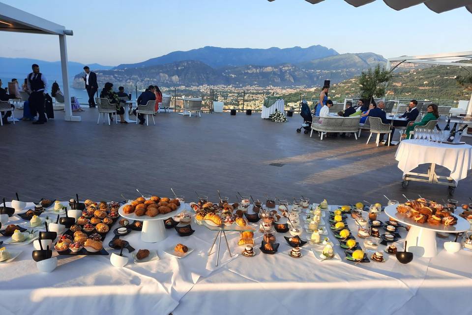 Finger food with view