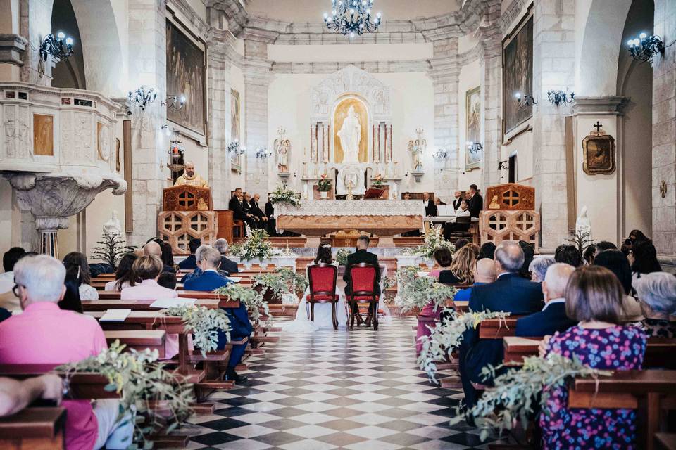 La chiesa è gremita di gente!