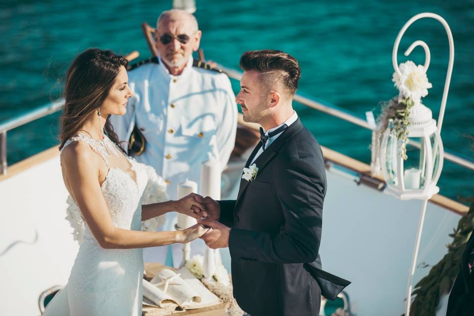 Wedding yacht dettaglio sposi