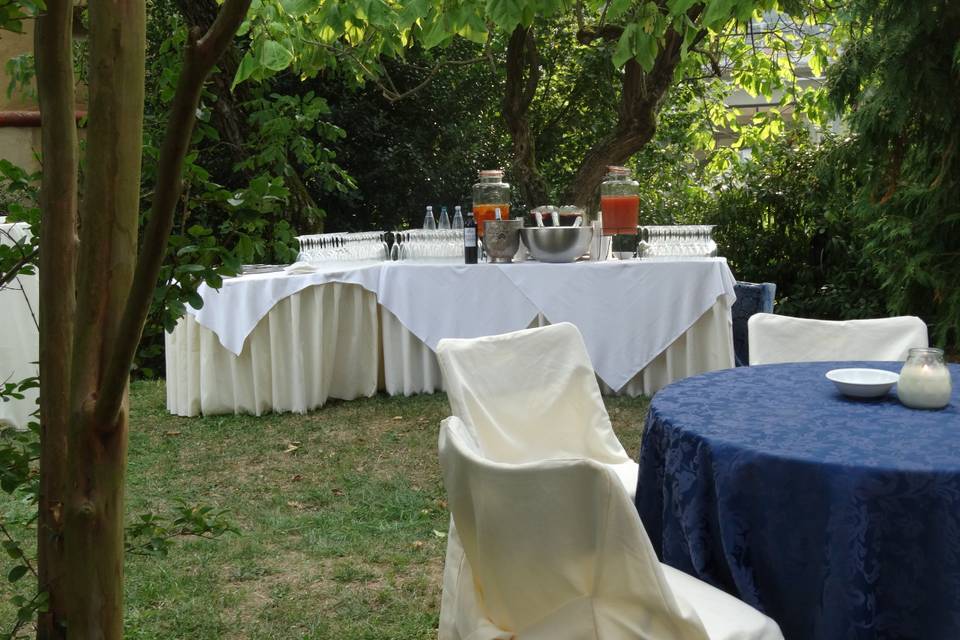 Isole Aperitivi  nel giardino