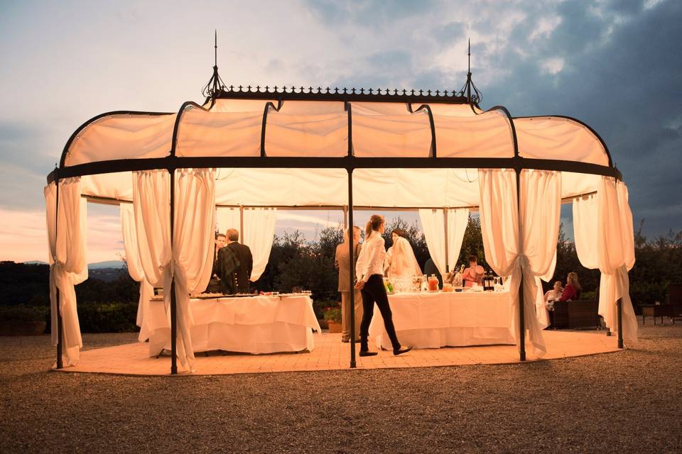 Gazebo con vista tramonto