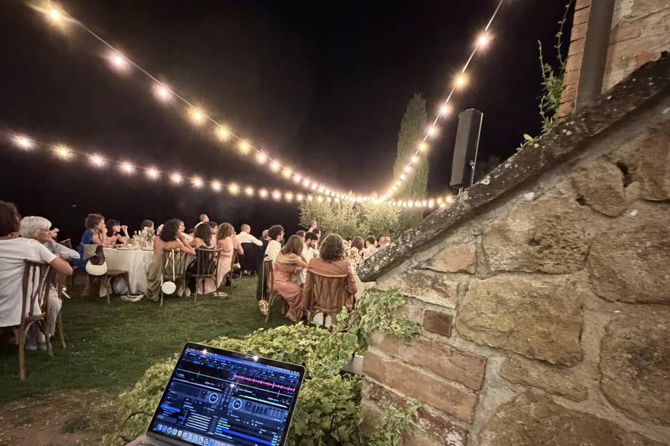 Dj set dinner