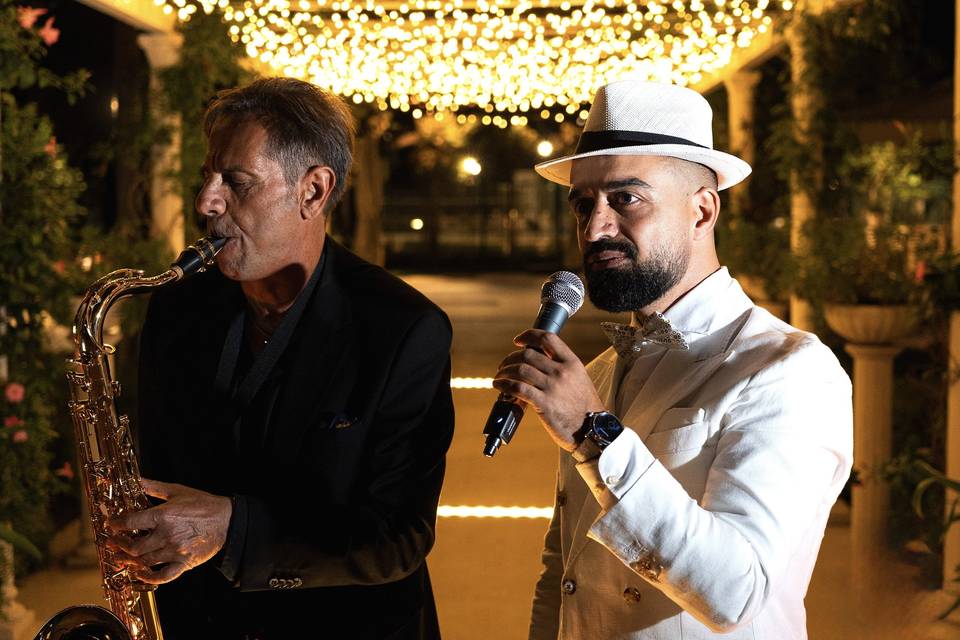 Voce e sax intrecciano melodie