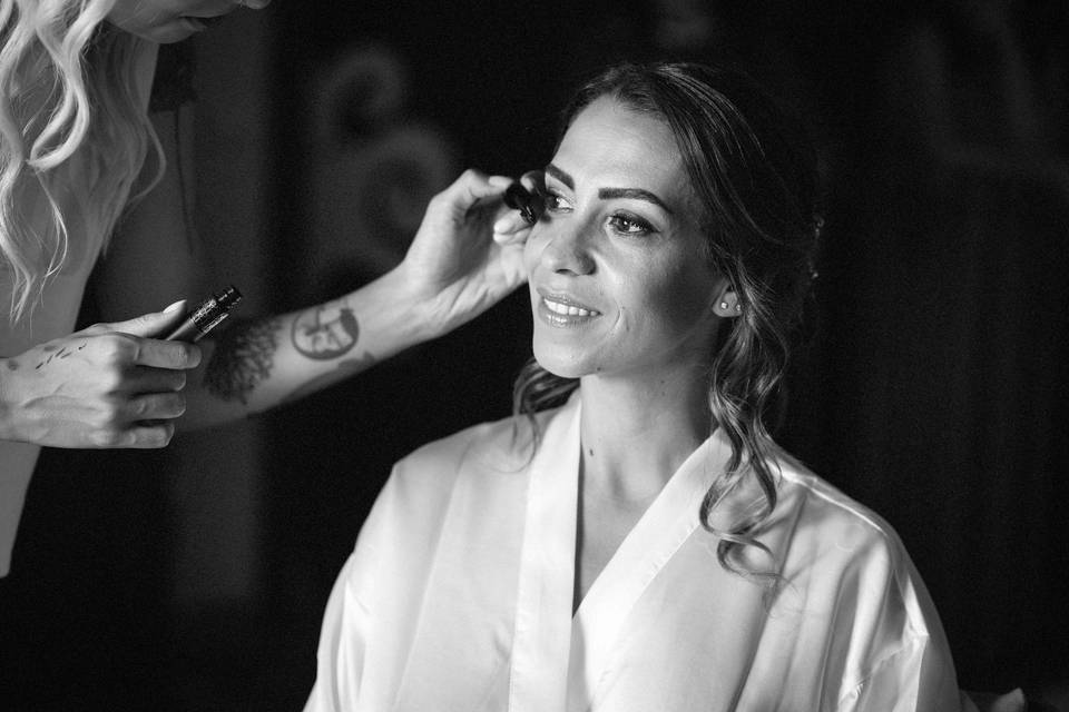 Make up time for bride
