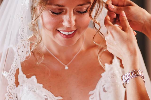 Wedding make-up and hairstyles
