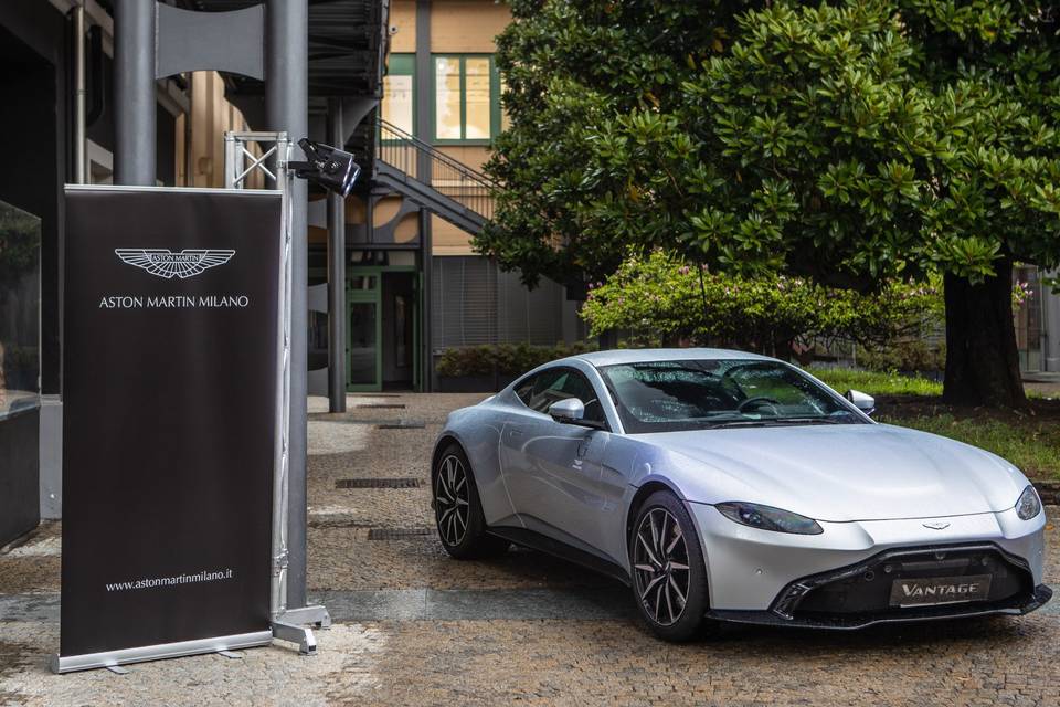 Aston martin new vantage