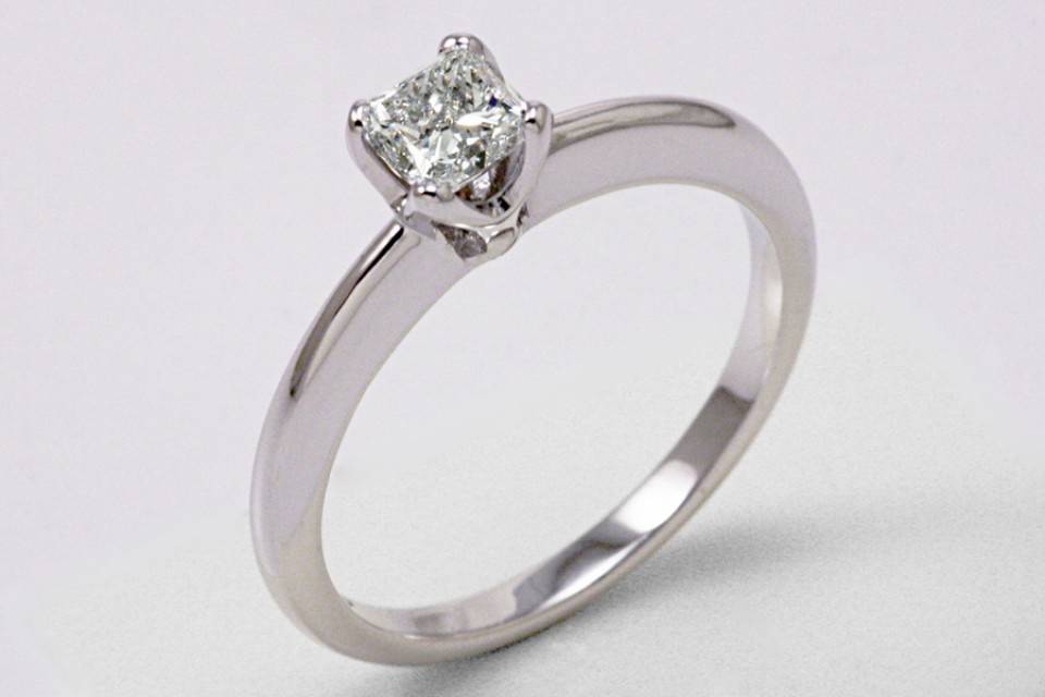 SOLITAIRE PRINCESS CUT