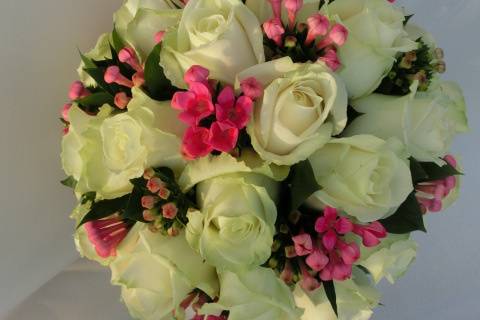Bouquet sposa con rose e bouva