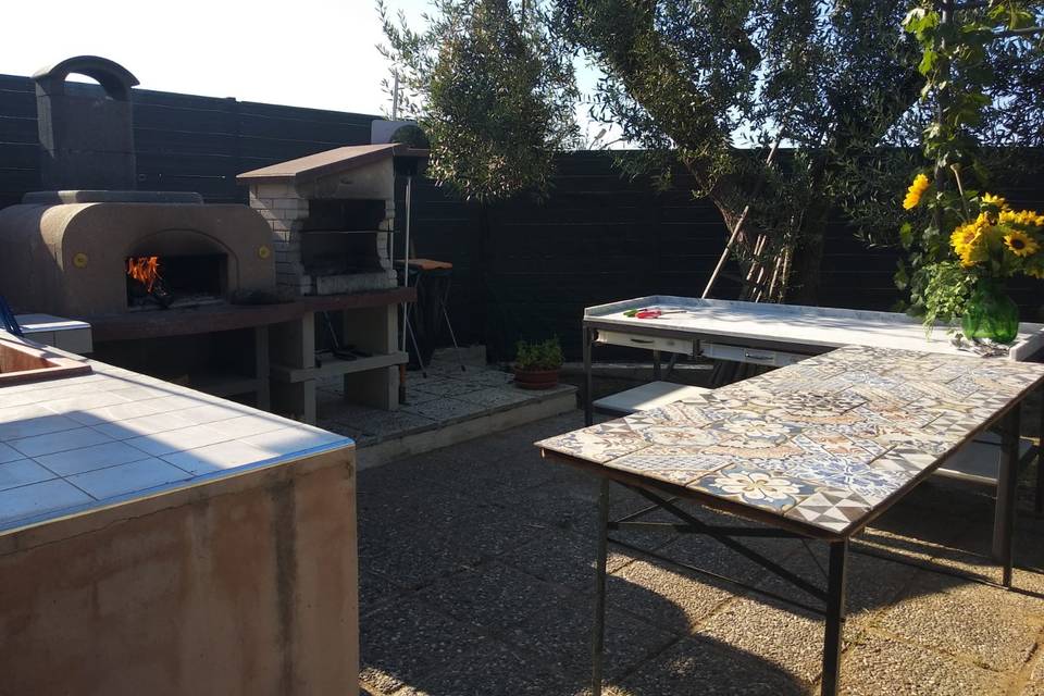 Angolo barbeque e forno a legn