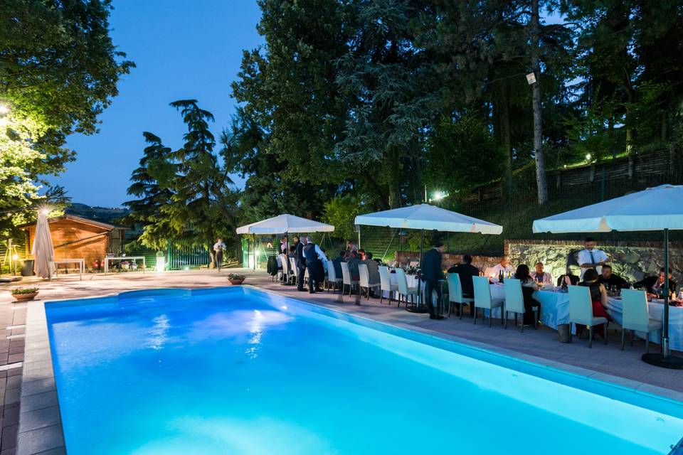 Matrimonio bordo piscina