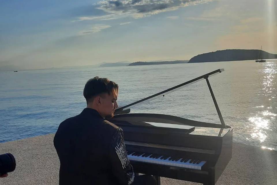 Live piano