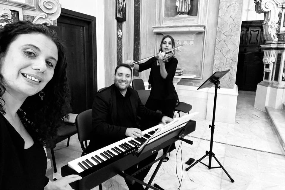 Trio in chiesa