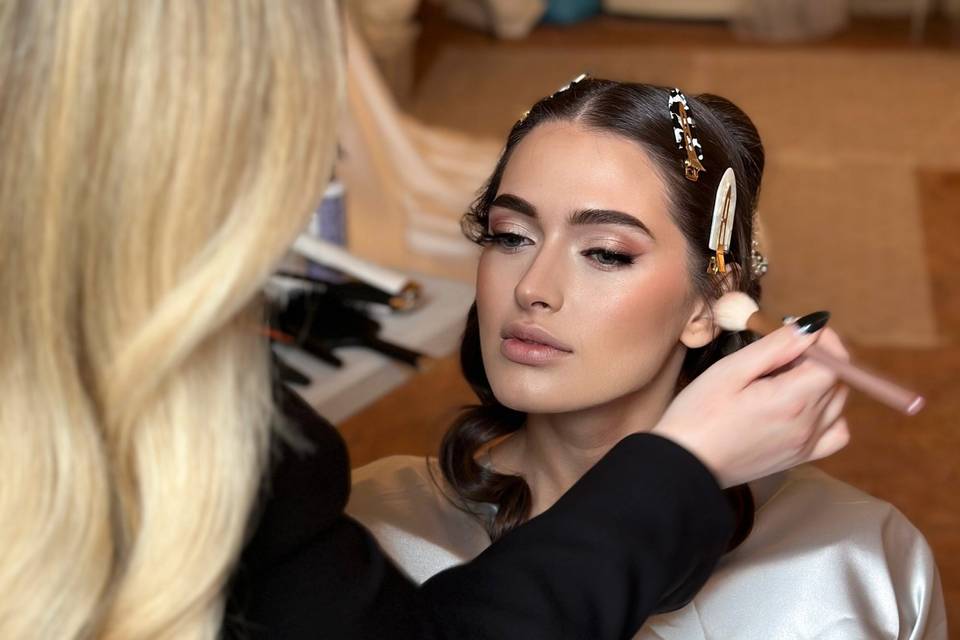 Alisea Bortolomai Makeup Artist