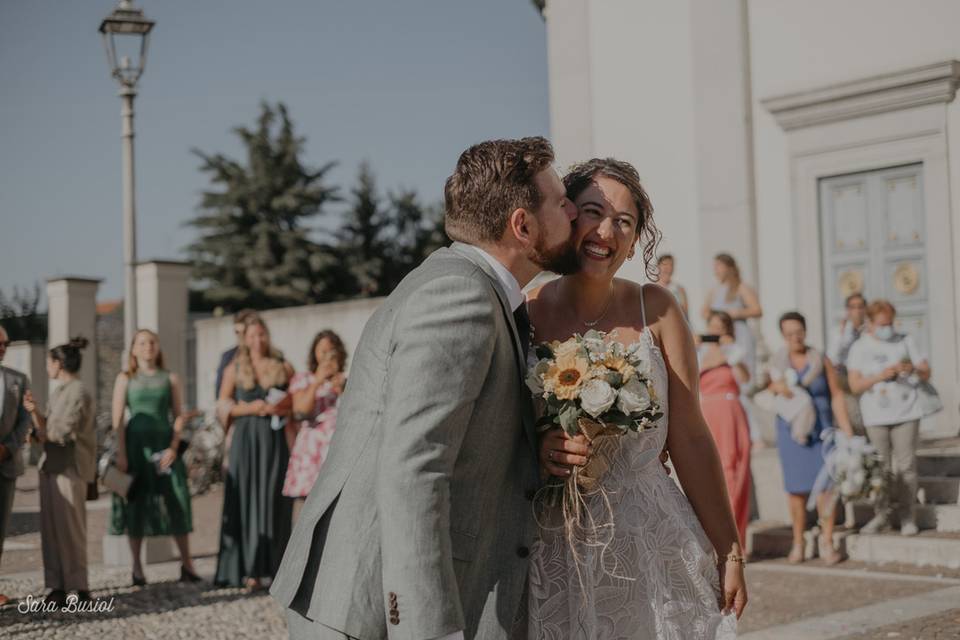 Il Bacio all'uscita da Chiesa