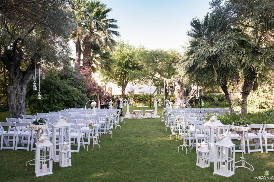 Una cerimonia sul prato