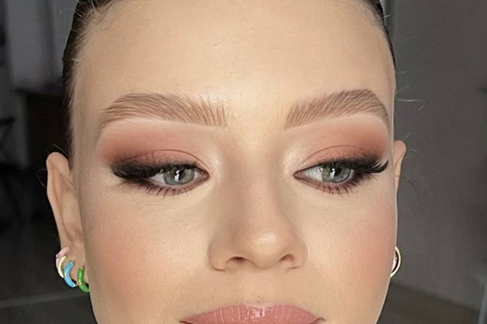 Glam make-up