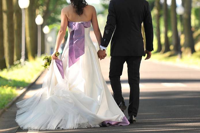 Sposa e sposo a piedi