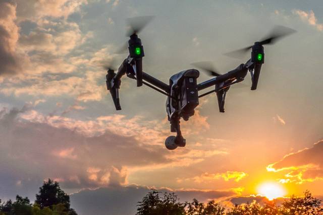 Video con drone e operatore