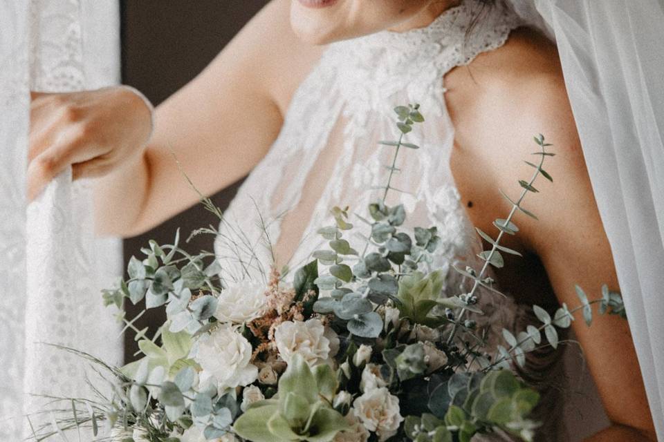 A Bride, cut make it HOLLYWOOD