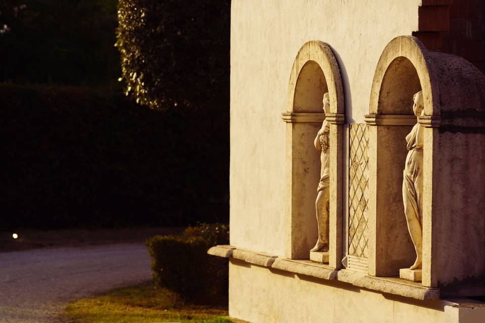 Statua