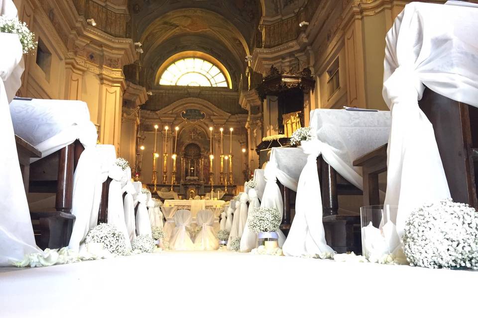 La chiesa si veste di bianco