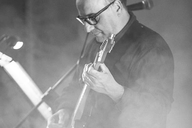 Flavio alla chitarra