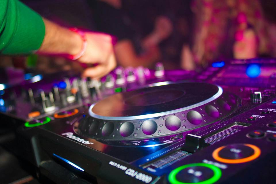 Servizio Dj Set disponibile
