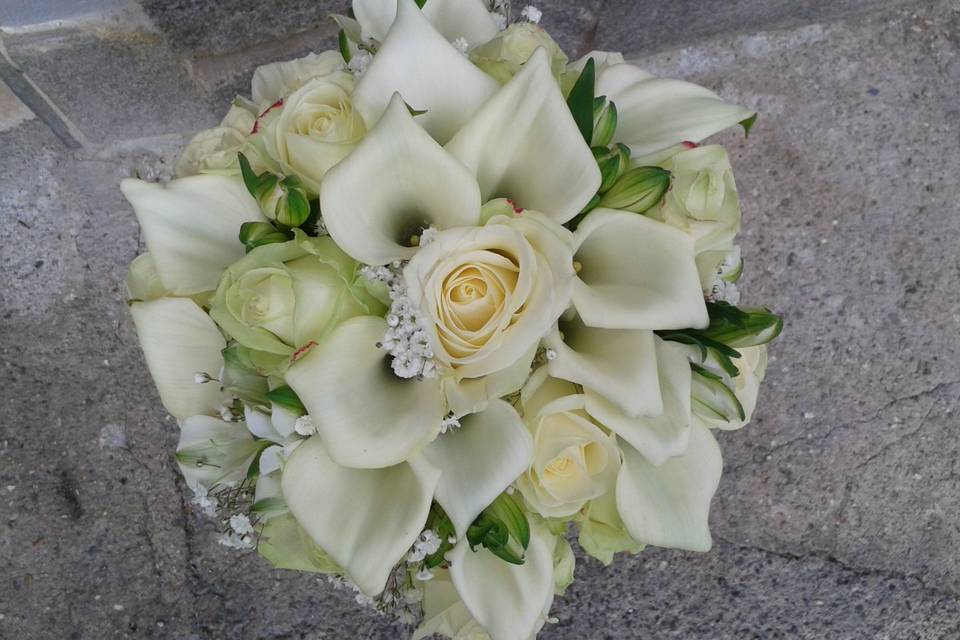 Bouquet sposa calle e rose