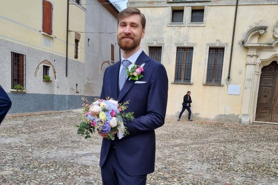 Lo sposo che aspetta la sposa