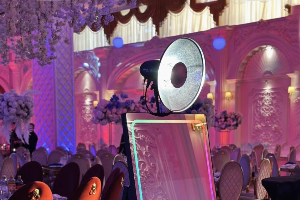 Velvet Mirror Experience