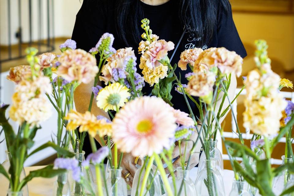 Fiori_colorati_vetro_vasi_creativa