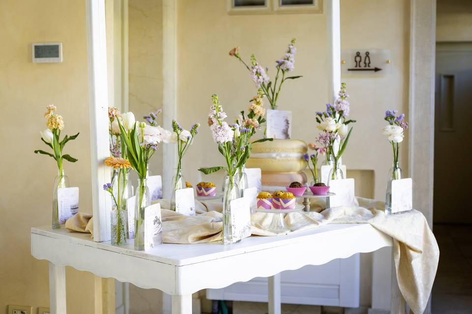 Torta_macaron_giallo_bianco_due_piani