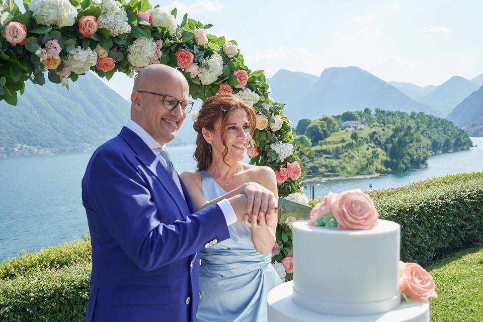 Taglio torta con vista Lago di