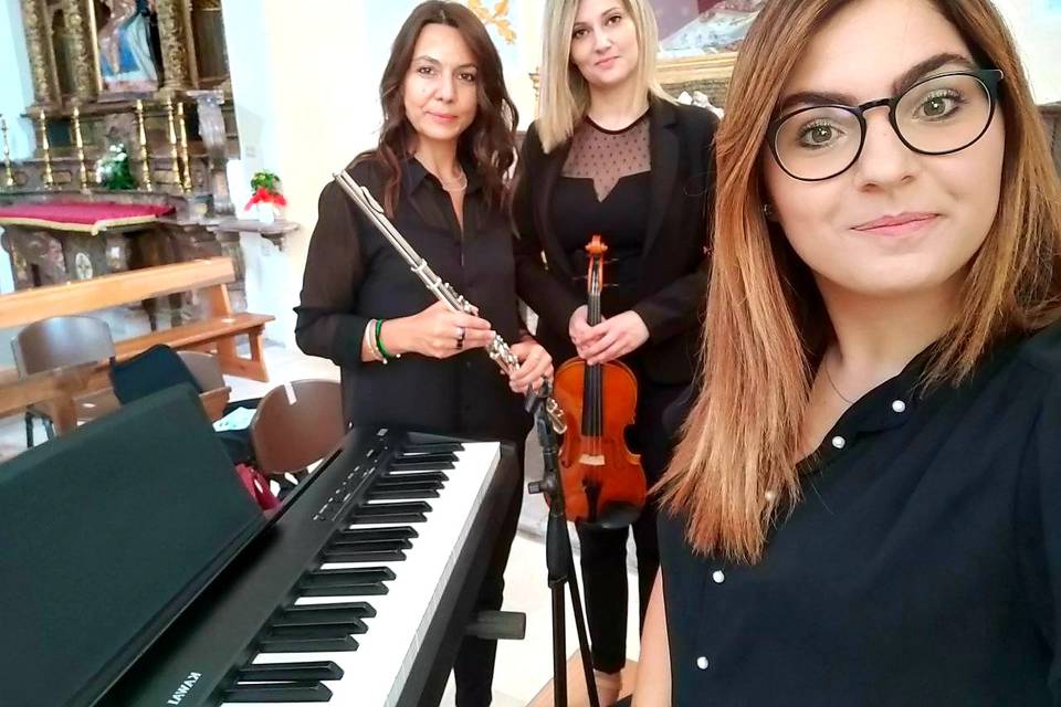 Trio in chiesa