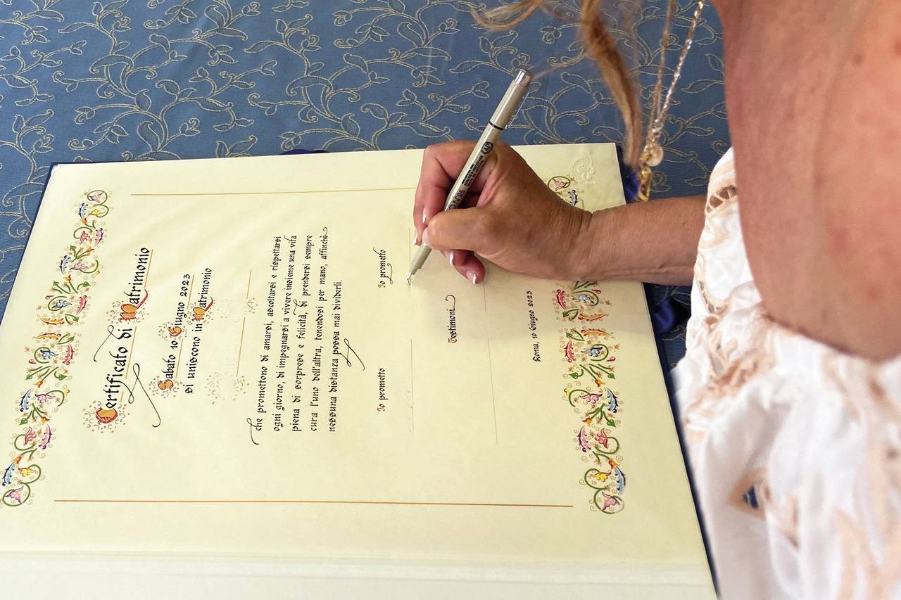 Bella Scrittura  Una pergamena personalizzata, con la calligrafia, è un  regalo senza tempo