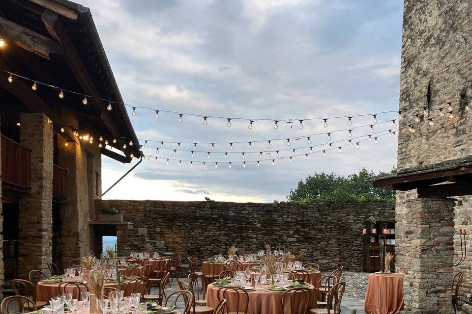 Cena in cortile
